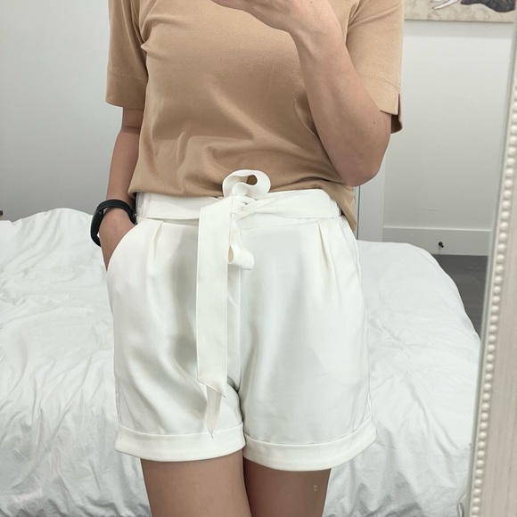🌷High waisted white pockets satchel shorts - Picture 1 of 5